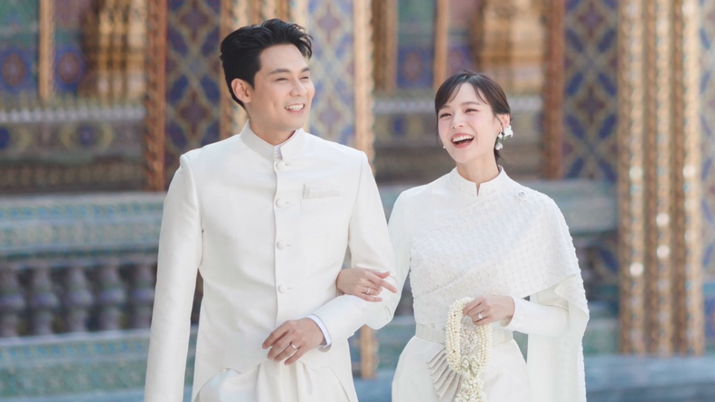 แดน และ แพทตี้ เข้ารับพระราชทานน้ำพระพุทธมนต์จากสมเด็จพระสังฆราชฯ พิธีเรียบง่ายอบอุ่นพร้อมหน้าครอบครัว