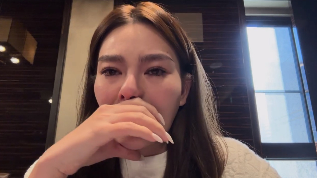 ดิว อริสรา อัดคลิปเล่าความทรงจำร้ายๆ ตลอด 2 ปีที่ใกล้ชิดครอบครัว บ. ถูกทำร้ายร่างกายโดยที่ไม่มีใครพยายามช่วยเลย