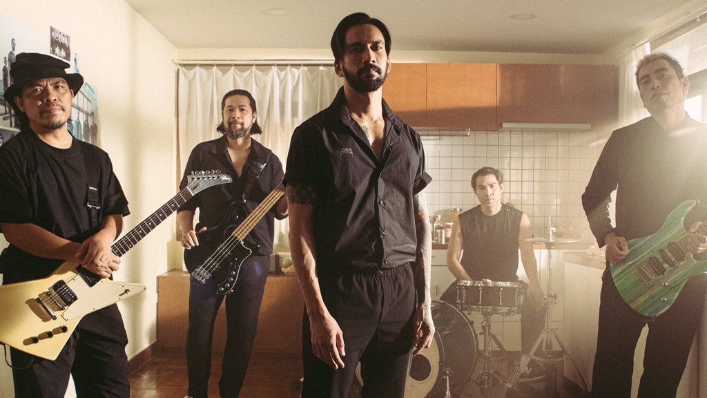 BIG ASS ส่งเพลง “มีความสุขมากๆ นะ” เพลงแทนคำอวยพรปีใหม่ จากคนที่ตอนนี้กลายเป็นเพียงรักเก่า พร้อมดัน ดีเจเผือก เป็นพระเอก Music Video ครั้งแรก