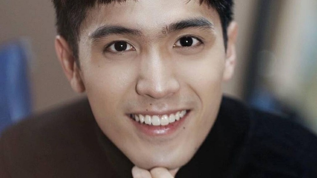 ตั้ว เสฎฐวุฒิ นักแสดงสังกัดนาดาวบางกอก เผยผลตรวจติดเชื้อ COVID-19 เบื้องต้นเข้ารับการรักษาด้วยวิธี Home Isolation แล้ว