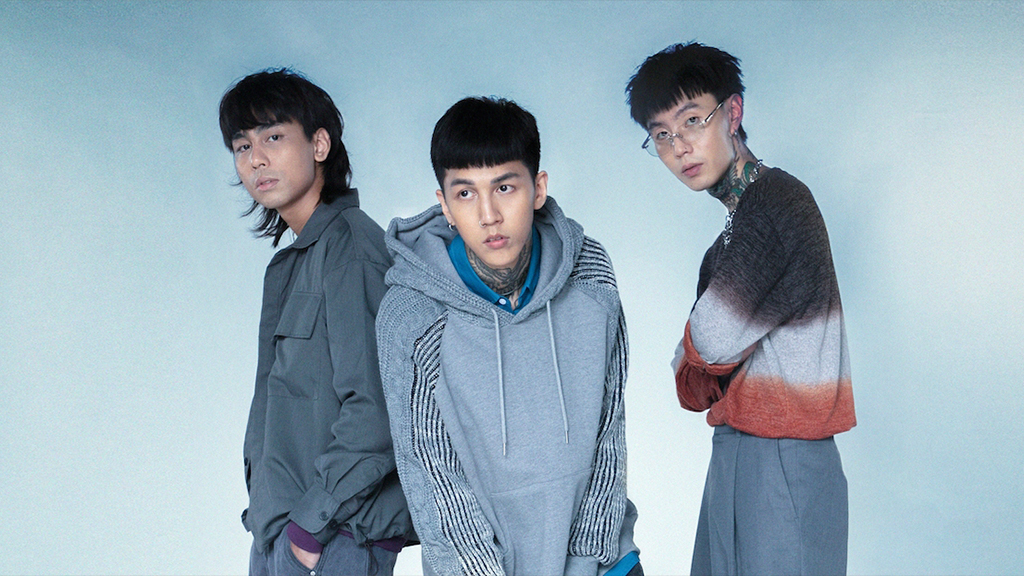 “กำหมัด” เพลงใหม่จาก PAPER PLANES ในซาวด์ดนตรีแบบ Emo Trap ผสม Hip Hop ที่ขอฟาดนิ่มๆ แต่ซัดใจคนถูกหลอกจนรู้สึกโง่