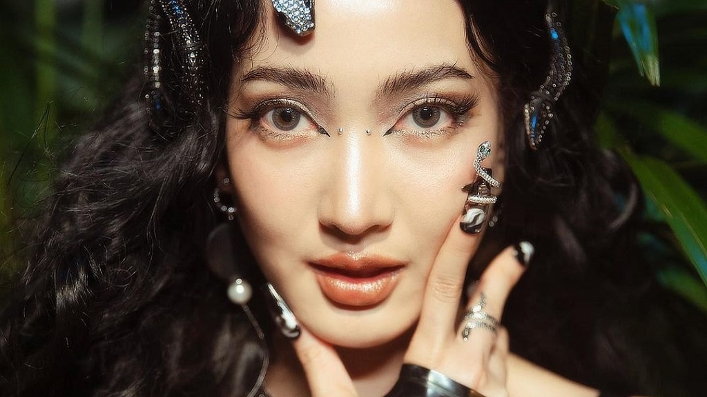 แต้ว ณฐพร เดบิวต์แล้วอย่างเป็นทางการ พร้อมส่งซิงเกิลแรก “BABYBOO” Feat.GAVIN.D จัดเต็มกับแฟชั่น 9 ลุคที่สะท้อนตัวตน และจิตนาการวัยเด็ก