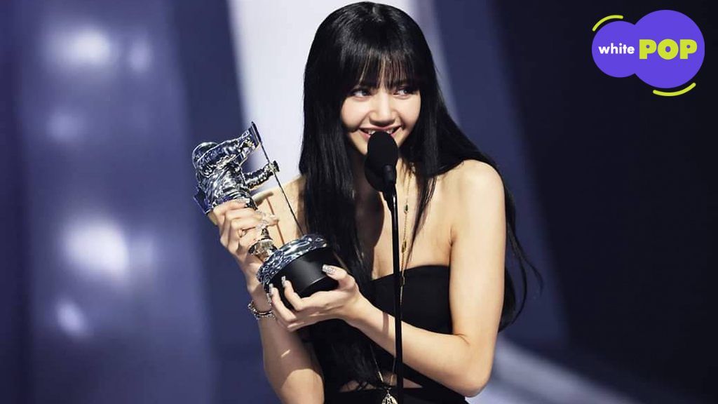 “ลิซ่า BLACKPINK” คว้ารางวัล “K-POP ยอดเยี่ยม” จากเพลง LALISA ศิลปินเดี่ยวคนแรกที่ได้รางวัล